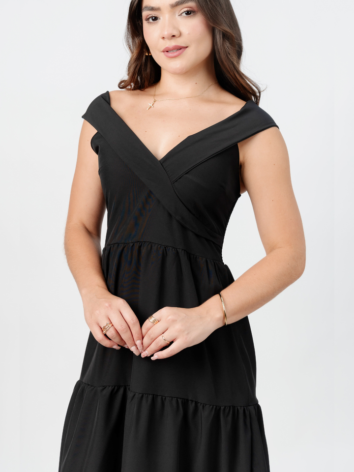 VESTIDO CASUAL CON ESCOTE SUTIL TERESA NEGRO