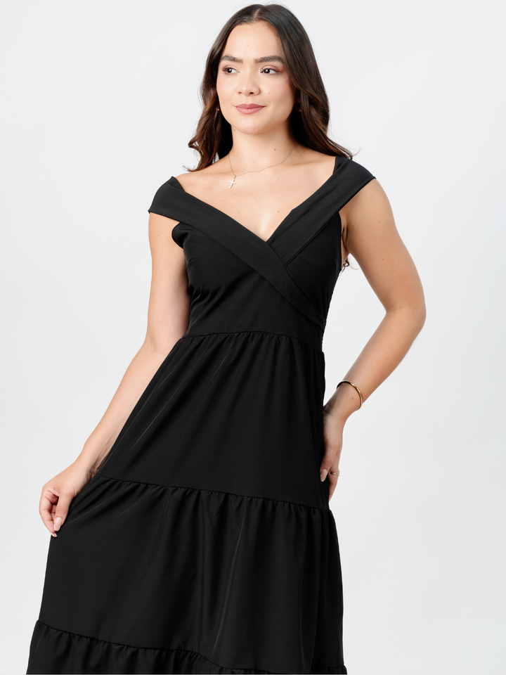 VESTIDO CASUAL CON ESCOTE SUTIL TERESA NEGRO