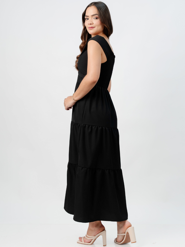 VESTIDO CASUAL CON ESCOTE SUTIL TERESA NEGRO