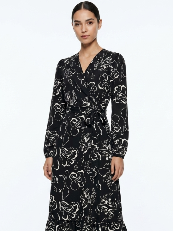 VESTIDO ENVOLVENTE SARA NEGRO FLOREADO