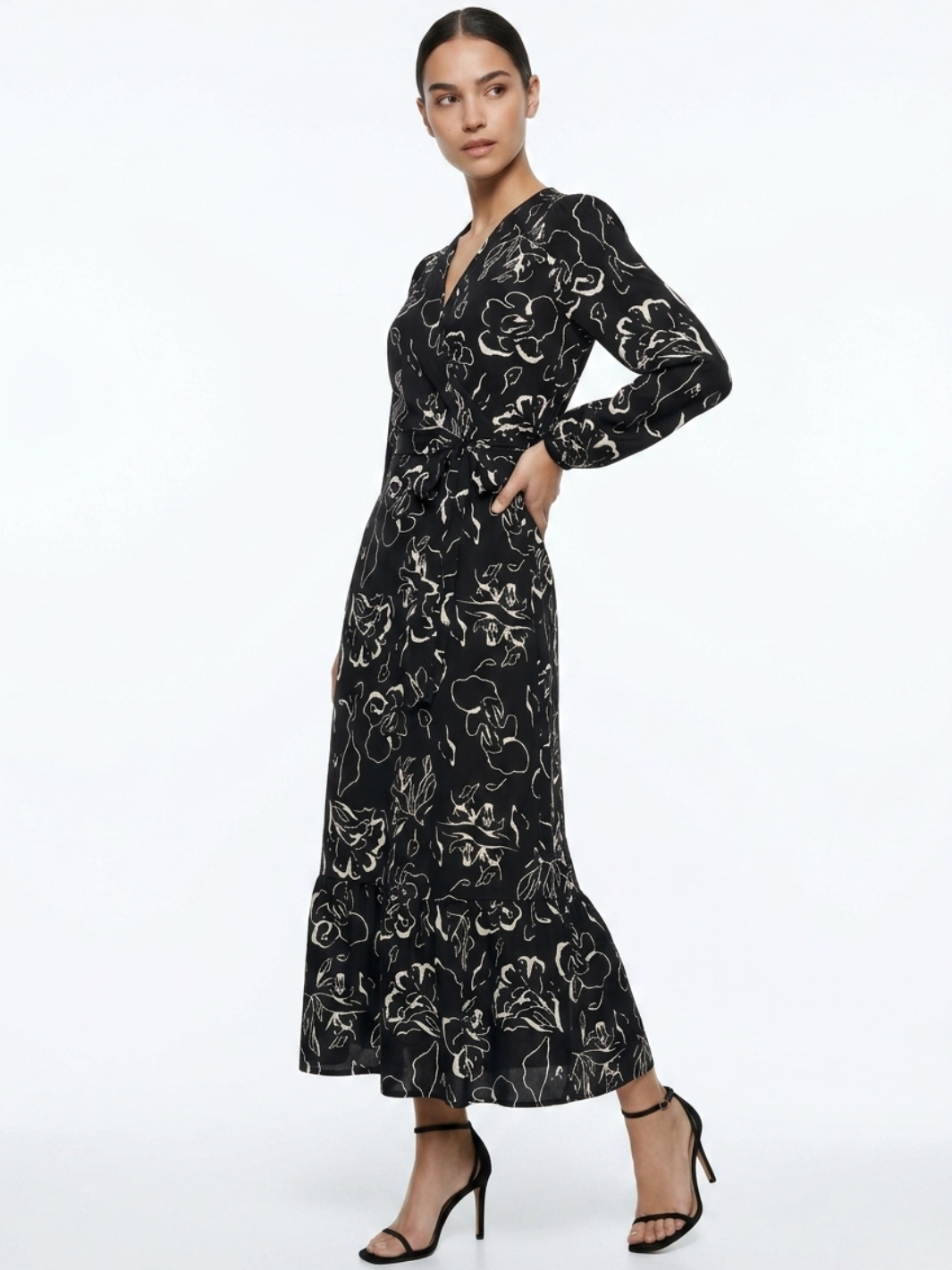 VESTIDO ENVOLVENTE SARA NEGRO FLOREADO