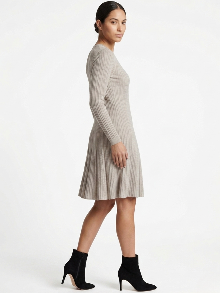 VESTIDO TEJIDO CON FALTA EN CORTE A JOANA ARENA