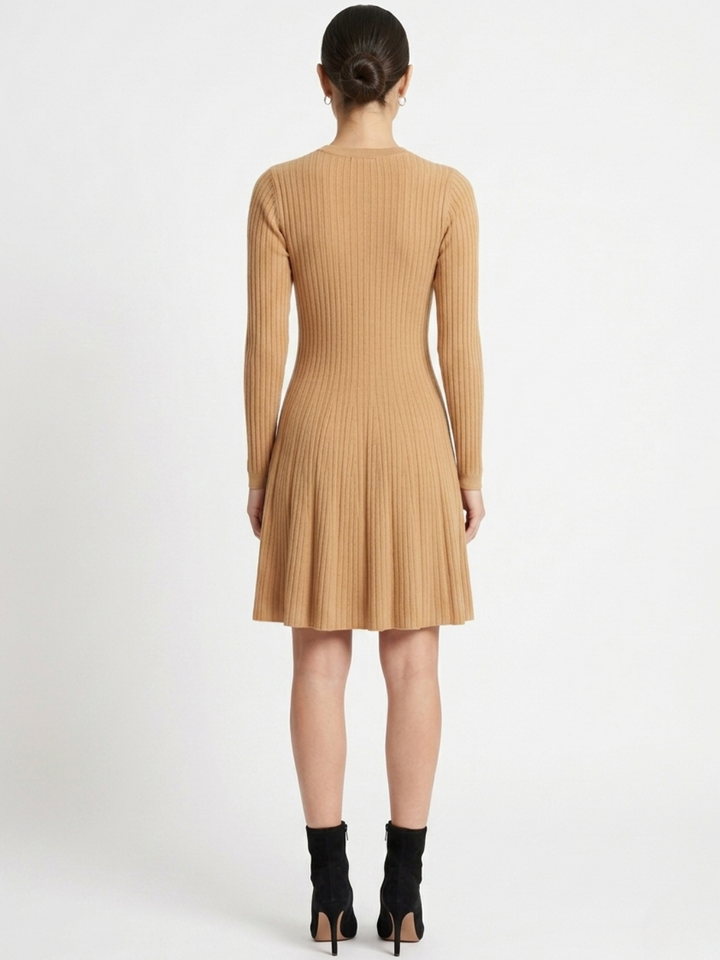 VESTIDO TEJIDO CON FALTA EN CORTE A JOANA CAMEL