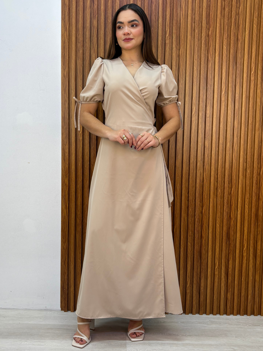 VESTIDO ENVOLVENTE BRISA NUDE