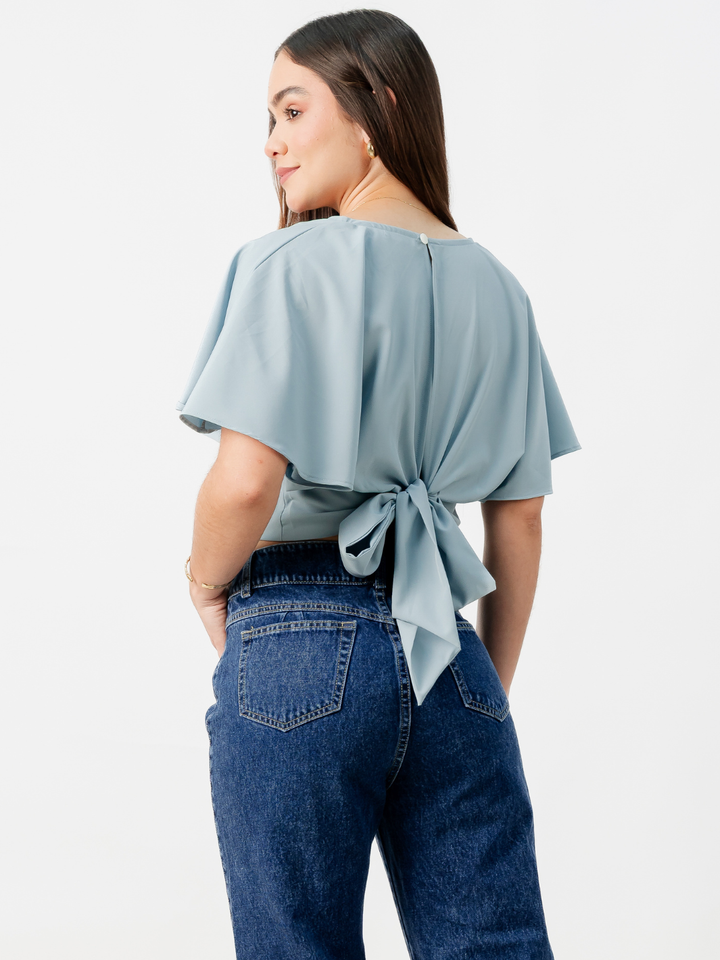 BLUSA CORTA CON MANGAS CON VUELO ROSIE CEMENTO