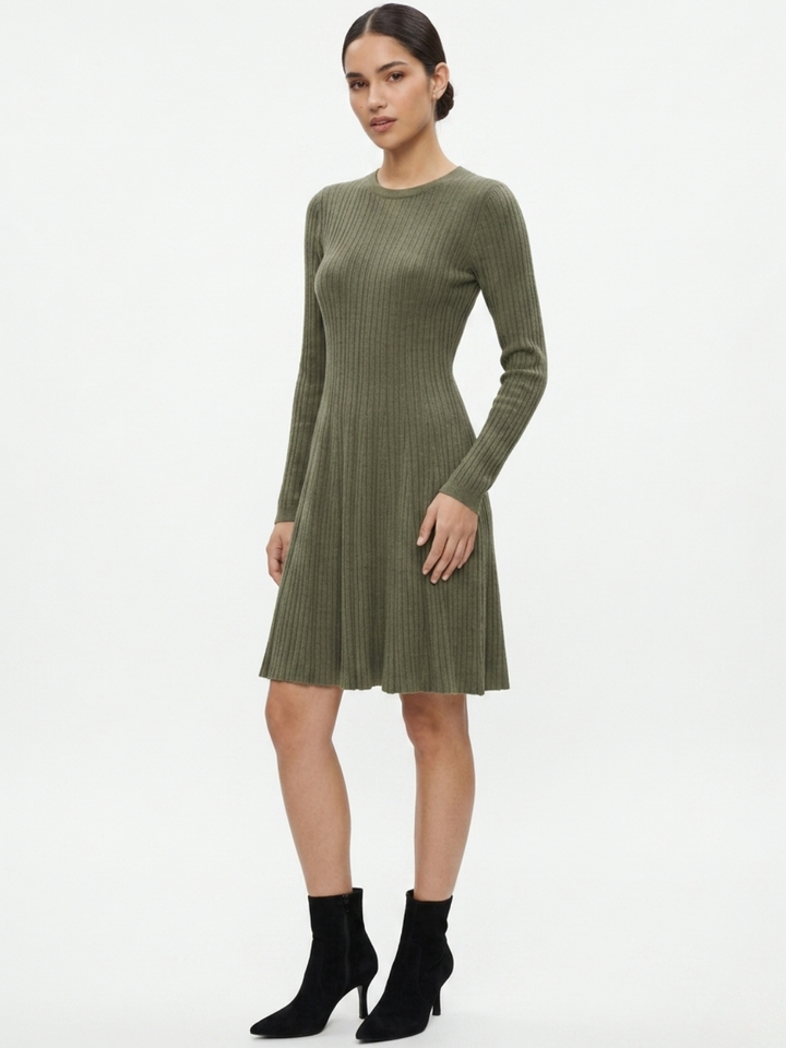 VESTIDO TEJIDO CON FALTA EN CORTE A JOANA VERDE