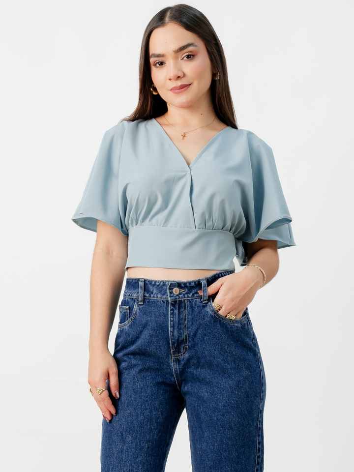 BLUSA CORTA CON MANGAS CON VUELO ROSIE CEMENTO
