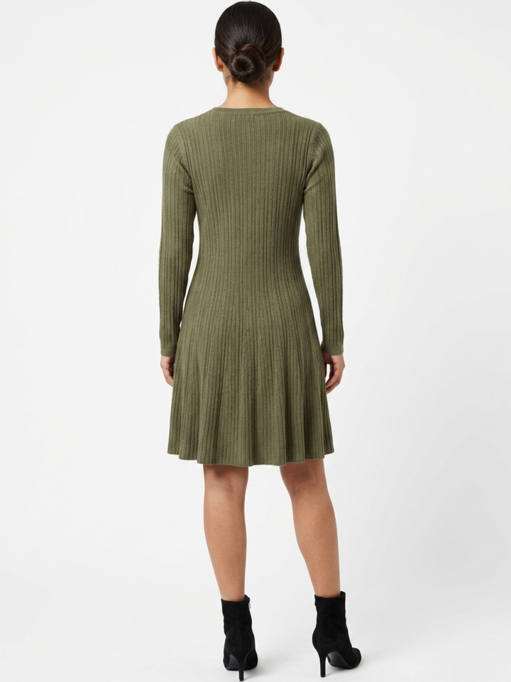 VESTIDO TEJIDO CON FALTA EN CORTE A JOANA VERDE