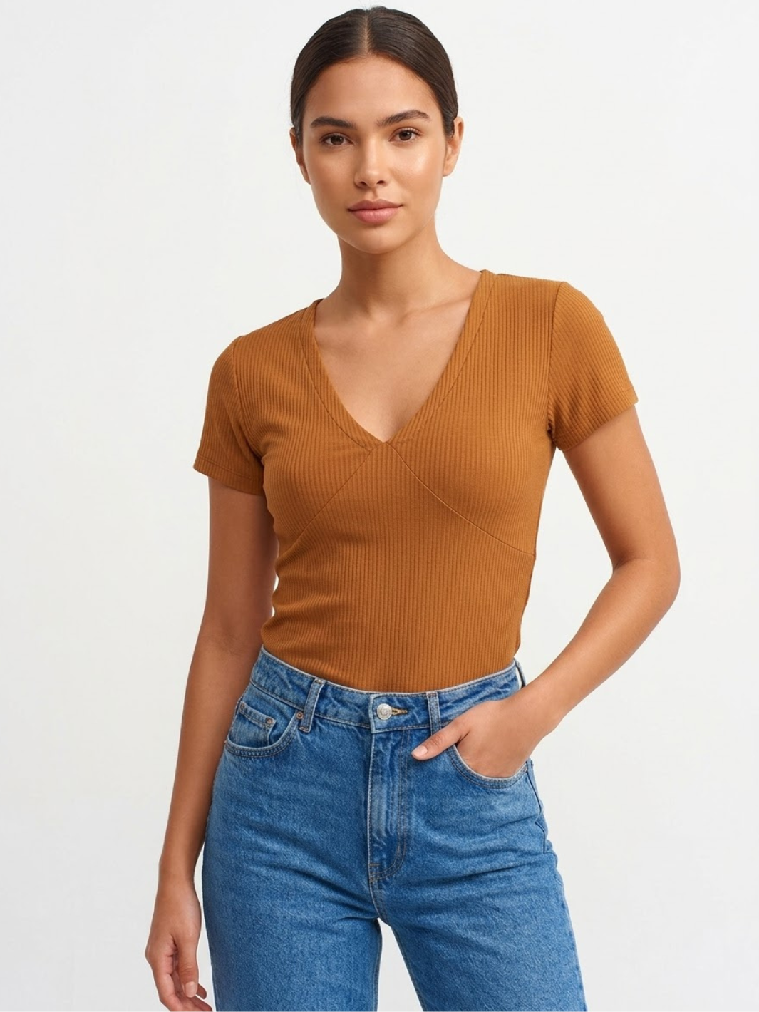 POLO MANGA CORTA CON CUELLO V CARLOTA CAMEL