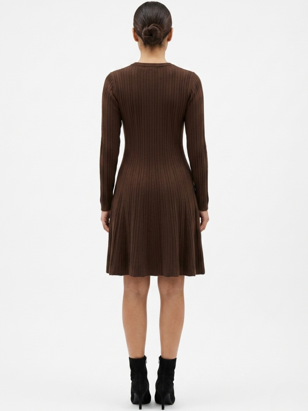 VESTIDO TEJIDO CON FALTA EN CORTE A JOANA CHOCOLATE