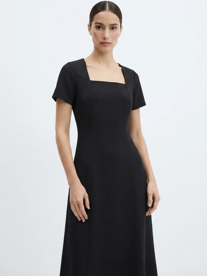 VESTIDO CASUAL CON CUELLO CUADRADO Y CORTE CAMPANA MABEL NEGRO