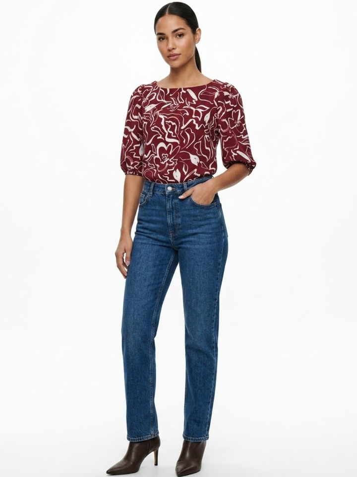 BLUSA MANGA 3/4 CON CUELLO OJAL VINO FLOREADO