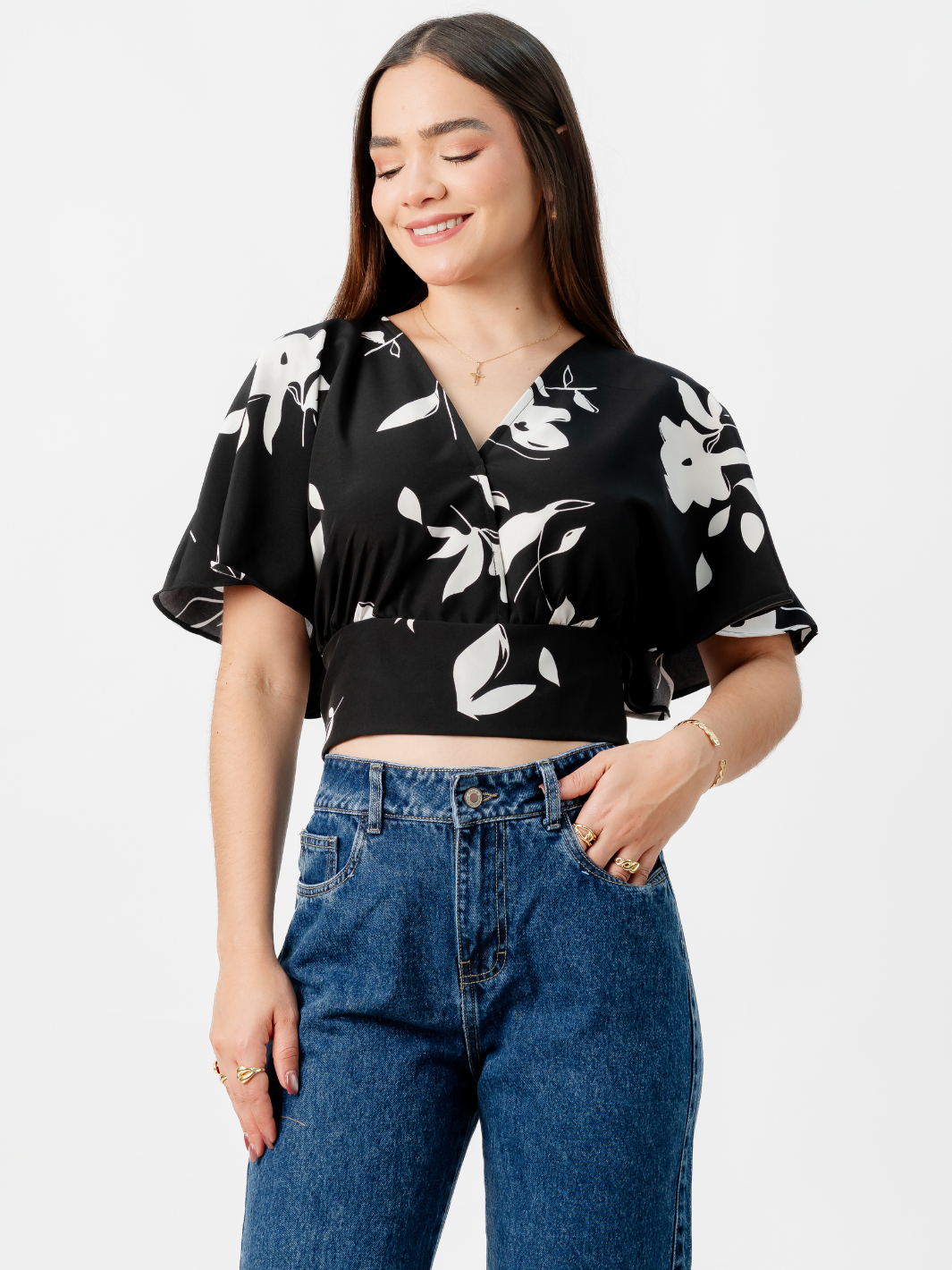 BLUSA CORTA CON MANGAS CON VUELO ROSIE NEGRO/PERLA