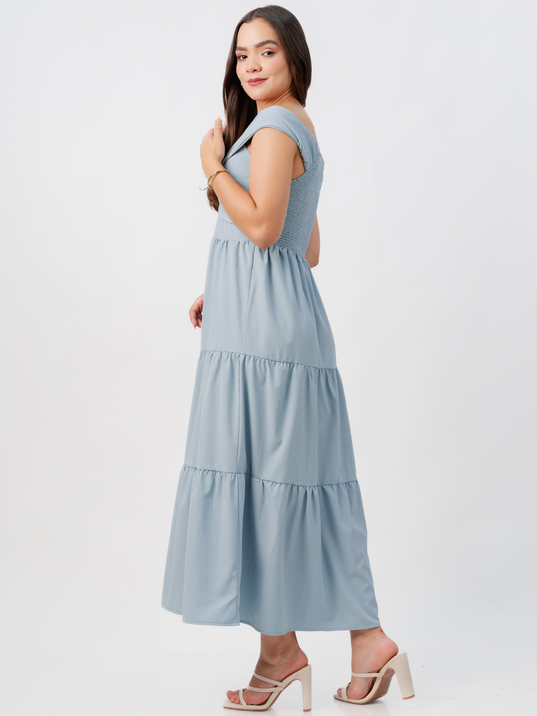 VESTIDO CASUAL CON ESCOTE SUTIL TERESA CEMENTO