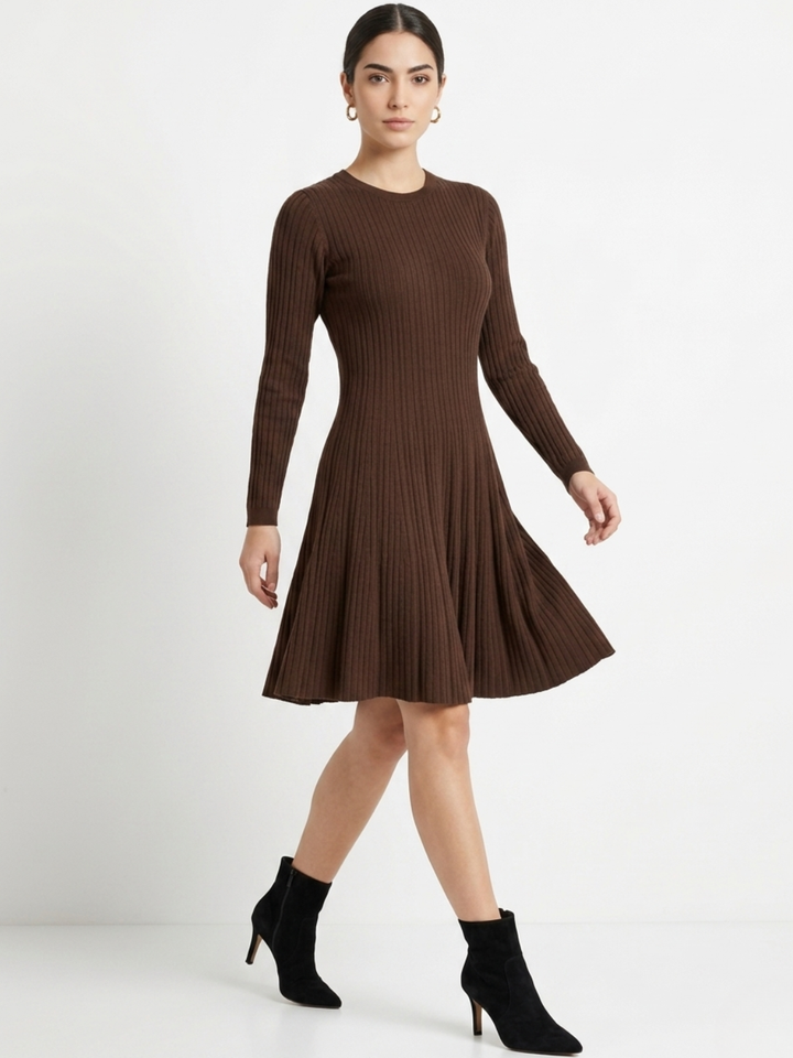 VESTIDO TEJIDO CON FALTA EN CORTE A JOANA CHOCOLATE