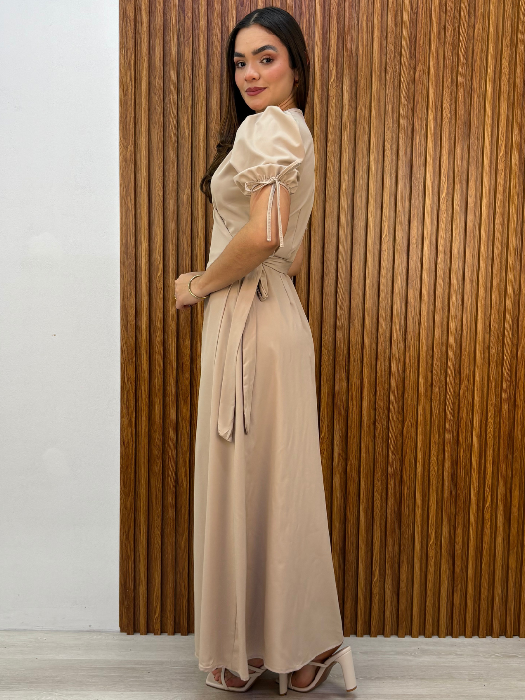 VESTIDO ENVOLVENTE BRISA NUDE