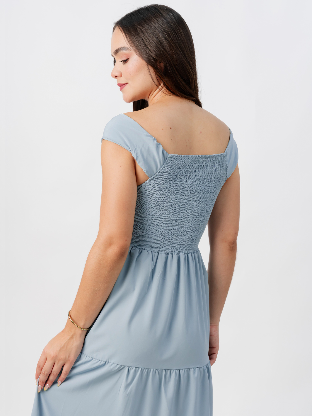 VESTIDO CASUAL CON ESCOTE SUTIL TERESA CEMENTO