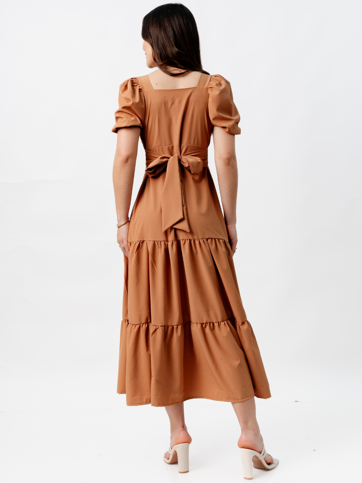 VESTIDO CASUAL LARGO CON LAZO TILZA CAMEL