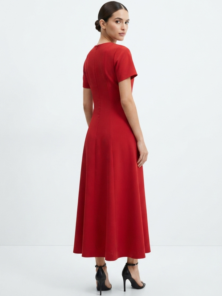 VESTIDO CASUAL CON CUELLO CUADRADO Y CORTE CAMPANA MABEL ROJO