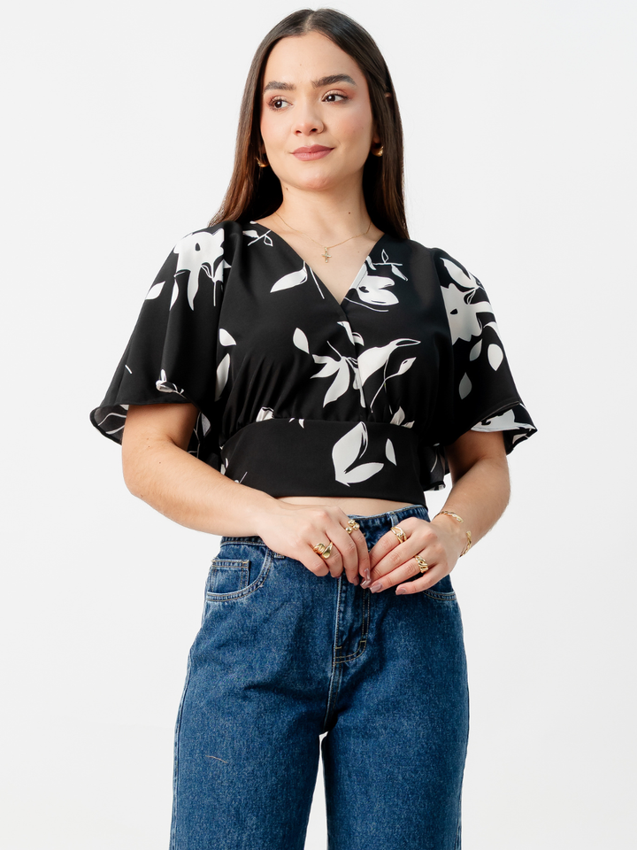 BLUSA CORTA CON MANGAS CON VUELO ROSIE NEGRO/PERLA