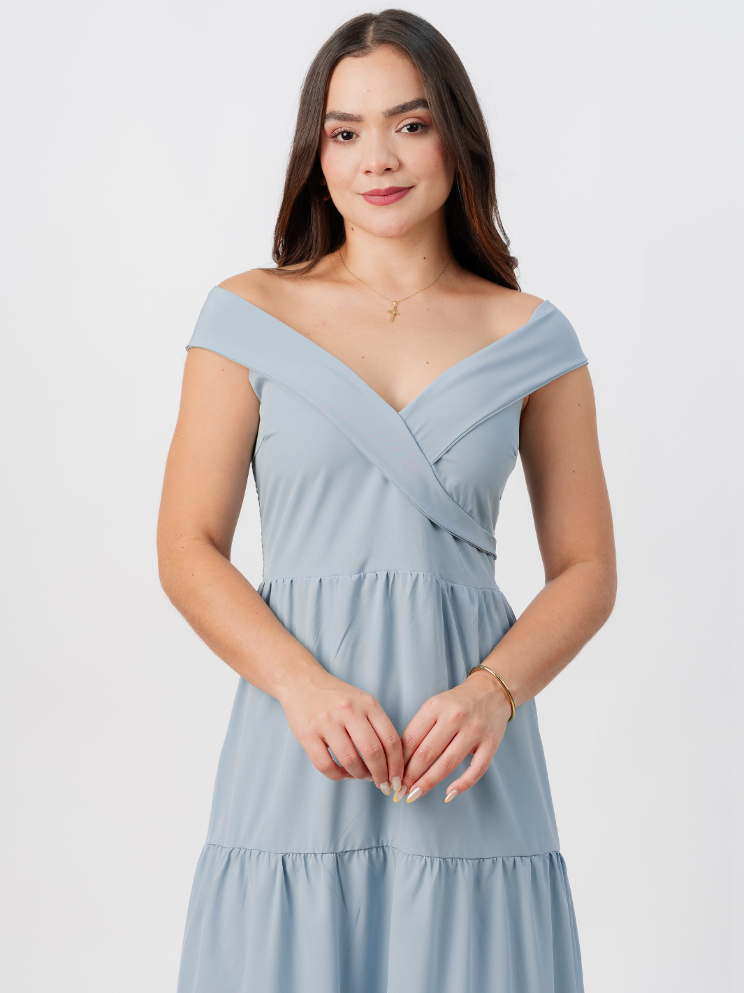 VESTIDO CASUAL CON ESCOTE SUTIL TERESA CEMENTO