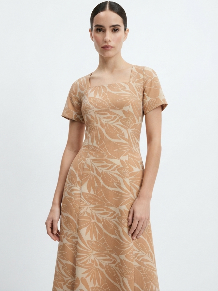 VESTIDO CASUAL CON CUELLO CUADRADO Y CORTE CAMPANA MABEL TERRACOTA FLOREADO