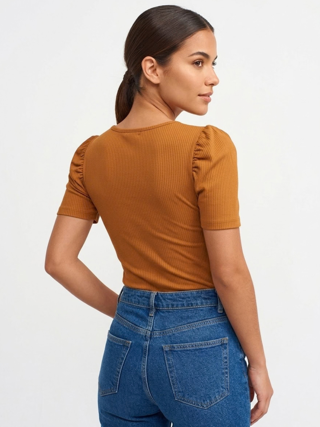 POLO MANGA CORTA CON CUELLO CUADRADO LILI CAMEL
