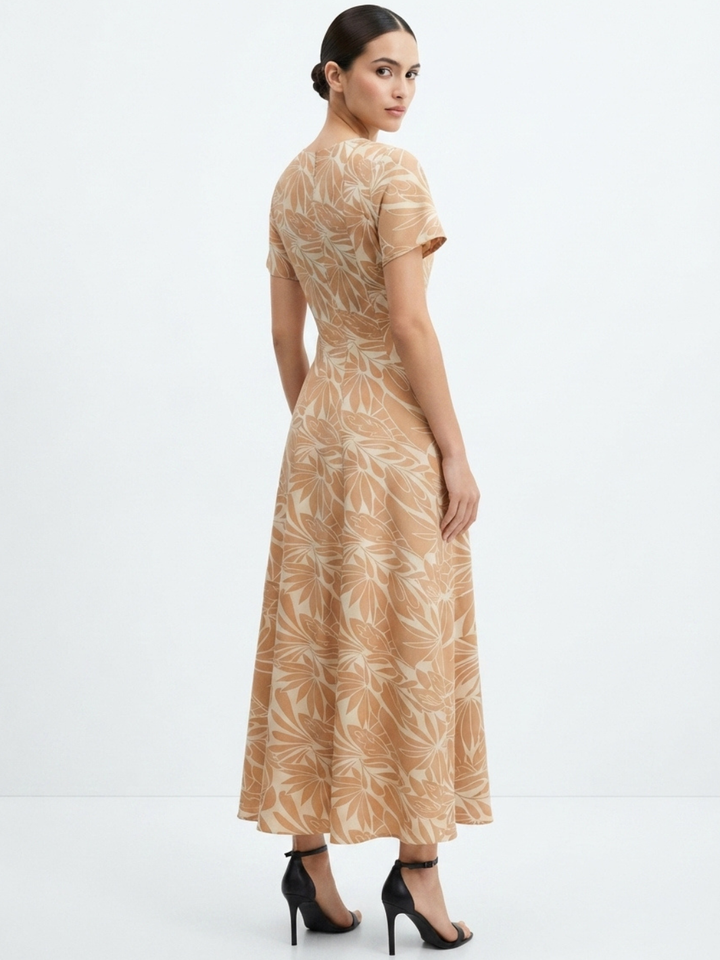 VESTIDO CASUAL CON CUELLO CUADRADO Y CORTE CAMPANA MABEL TERRACOTA FLOREADO