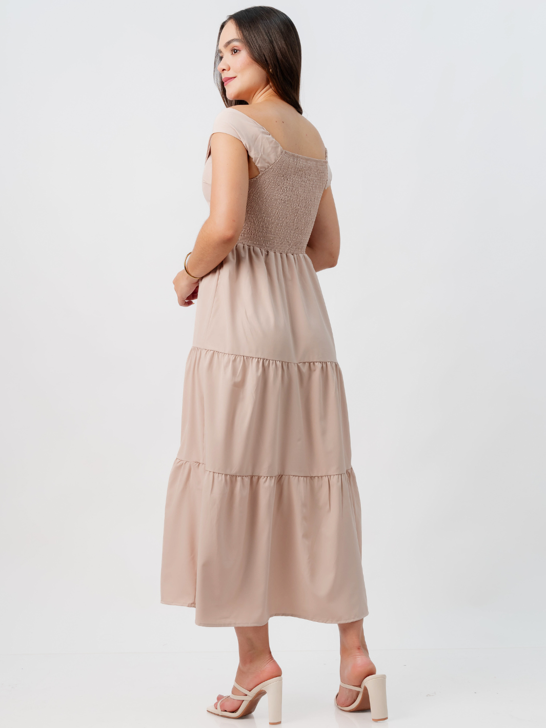 VESTIDO CASUAL CON ESCOTE SUTIL TERESA NUDE