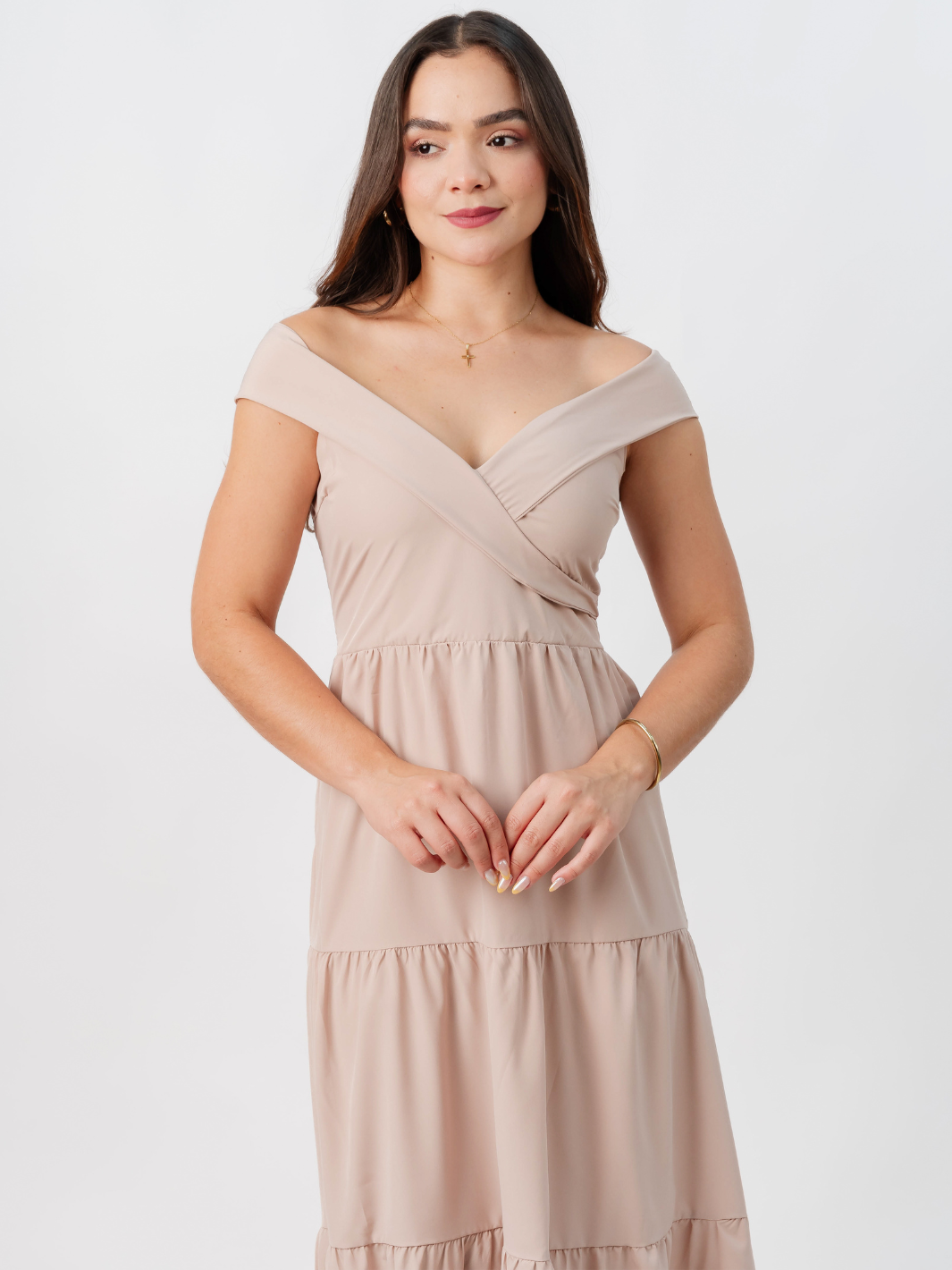 VESTIDO CASUAL CON ESCOTE SUTIL TERESA NUDE