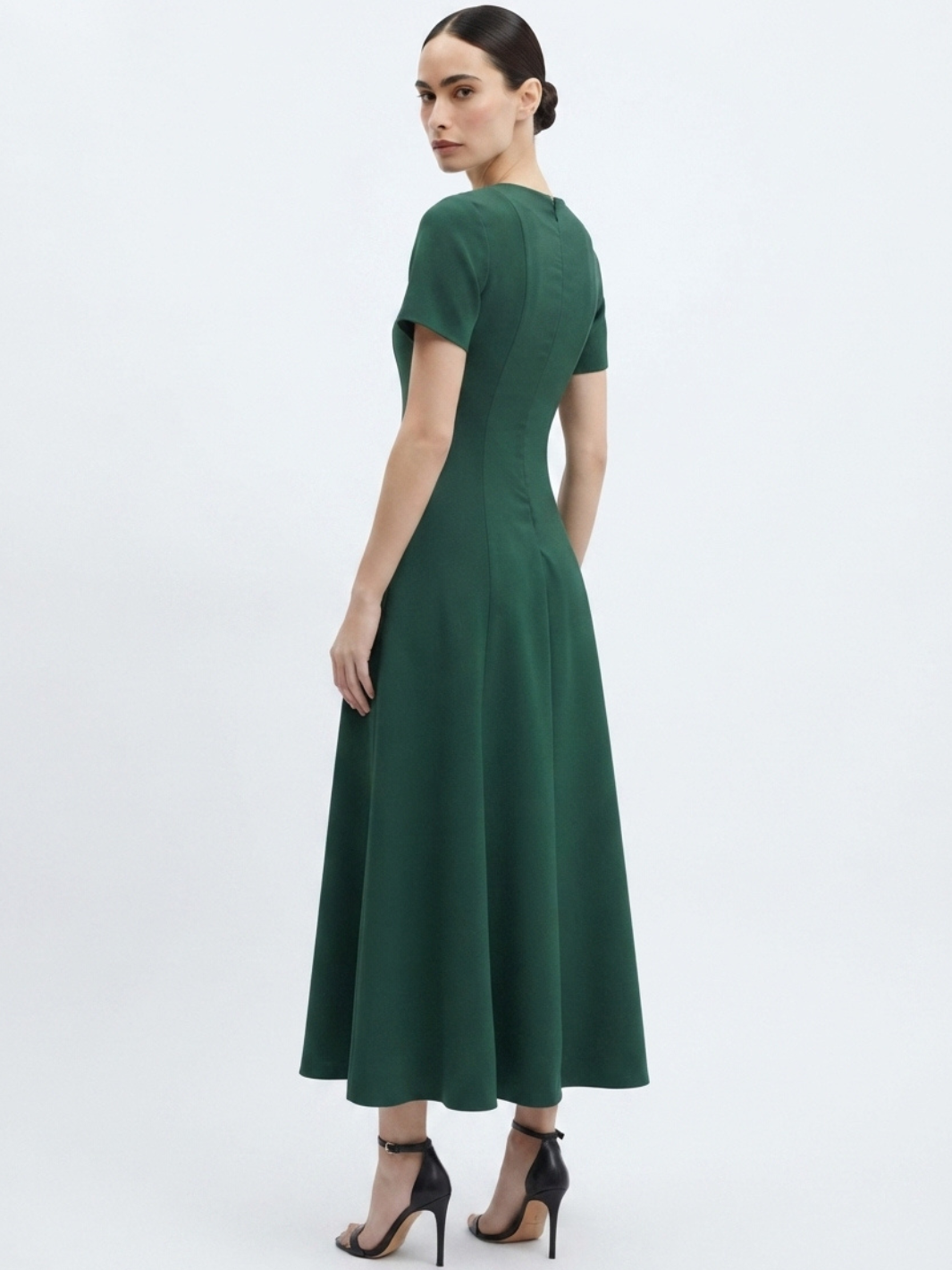 VESTIDO CASUAL CON CUELLO CUADRADO Y CORTE CAMPANA MABEL VERDE
