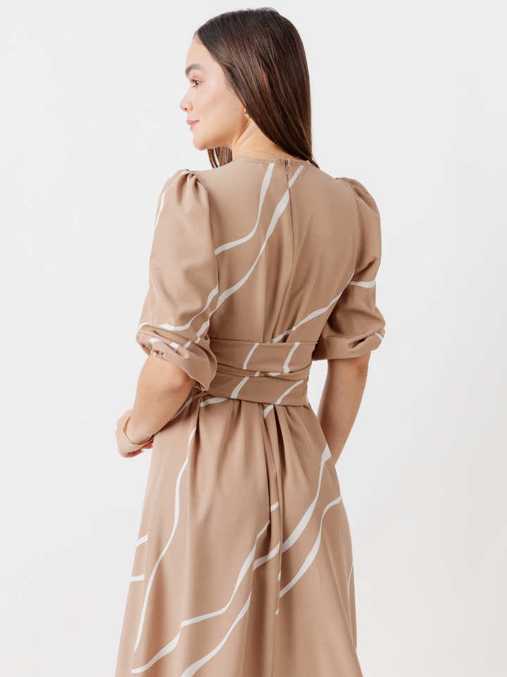 VESTIDO LARGO CON LAZO RAFA CAMEL