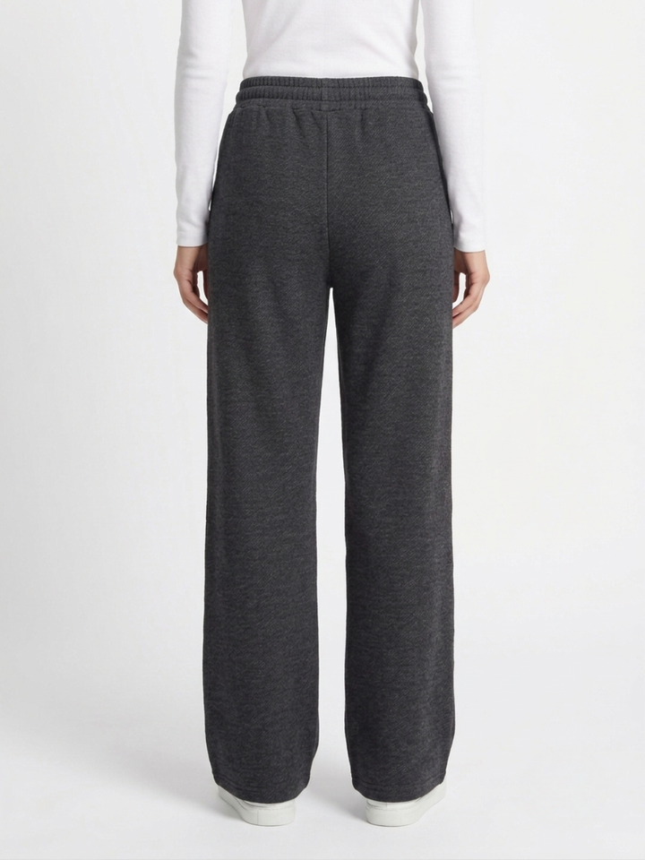 PANTALON CASUAL EN TELA CHOMPERA REMY GRIS OSCURO
