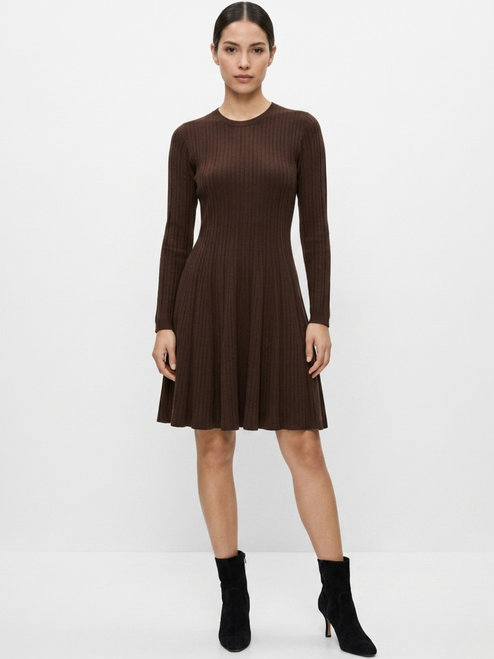 VESTIDO TEJIDO CON FALTA EN CORTE A JOANA CHOCOLATE