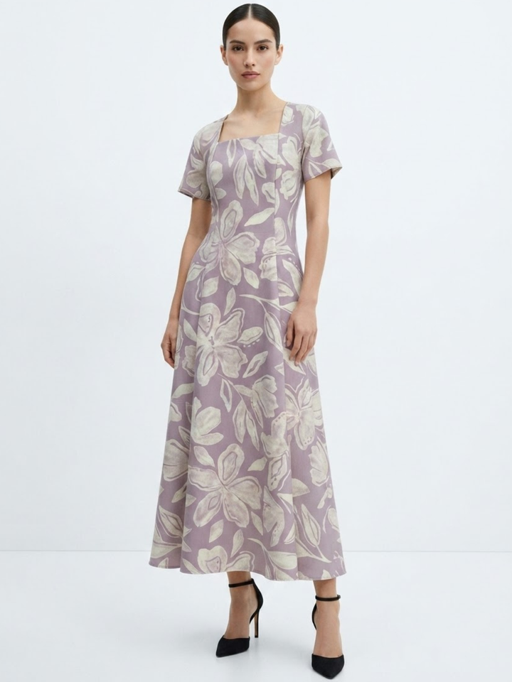 VESTIDO CASUAL CON CUELLO CUADRADO Y CORTE CAMPANA MABEL MAUVE FLOREADO