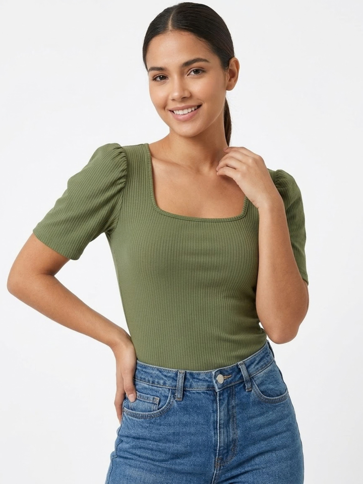 POLO MANGA CORTA CON CUELLO CUADRADO LILI VERDE