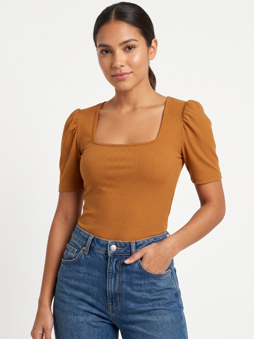 POLO MANGA CORTA CON CUELLO CUADRADO LILI CAMEL