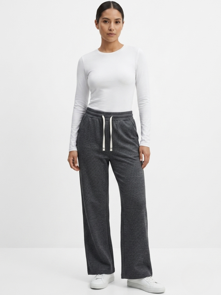 PANTALON CASUAL EN TELA CHOMPERA REMY GRIS