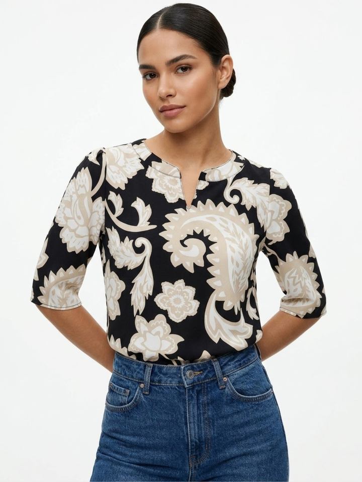 BLUSA CON MANGA 3/4 Y CUELLO REDONDO KIM NEGRO FLOREADO