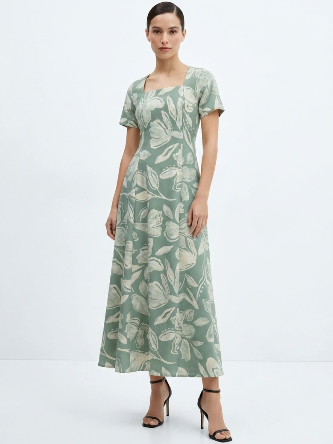 VESTIDO CASUAL CON CUELLO CUADRADO Y CORTE CAMPANA MABEL VERDE FLOREADO