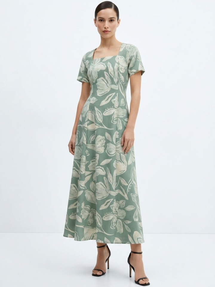 VESTIDO CASUAL CON CUELLO CUADRADO Y CORTE CAMPANA MABEL VERDE FLOREADO