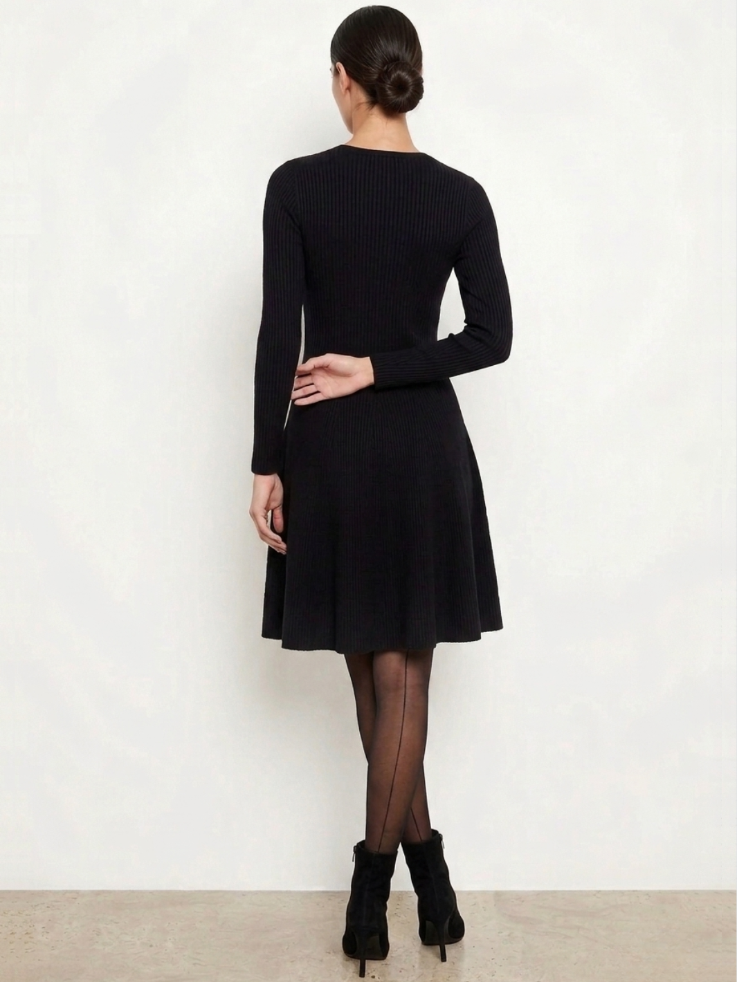 VESTIDO TEJIDO CON FALDA EN CORTE A YESENIA NEGRO