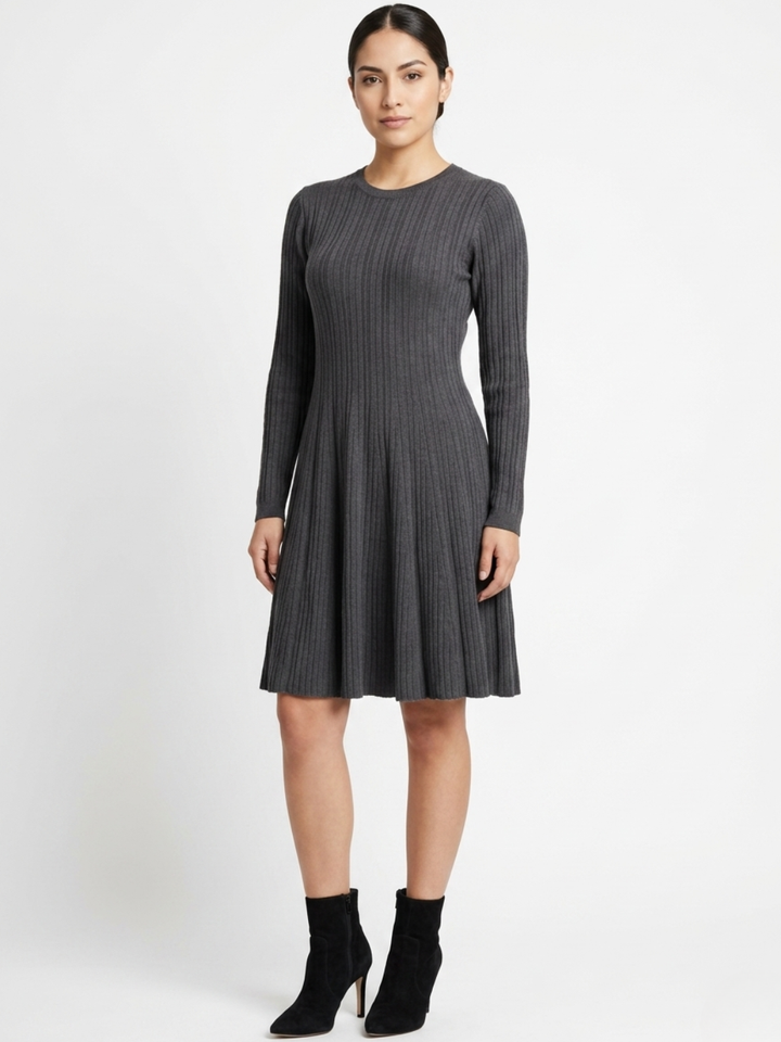 VESTIDO TEJIDO CON FALTA EN CORTE A JOANA GRIS