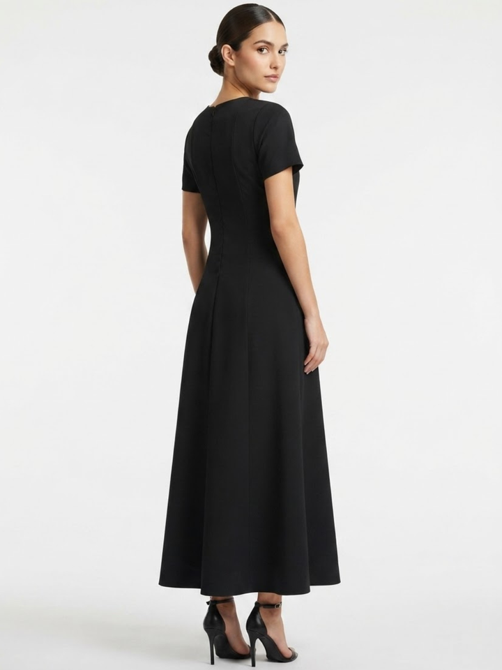 VESTIDO CASUAL CON CUELLO CUADRADO Y CORTE CAMPANA MABEL NEGRO
