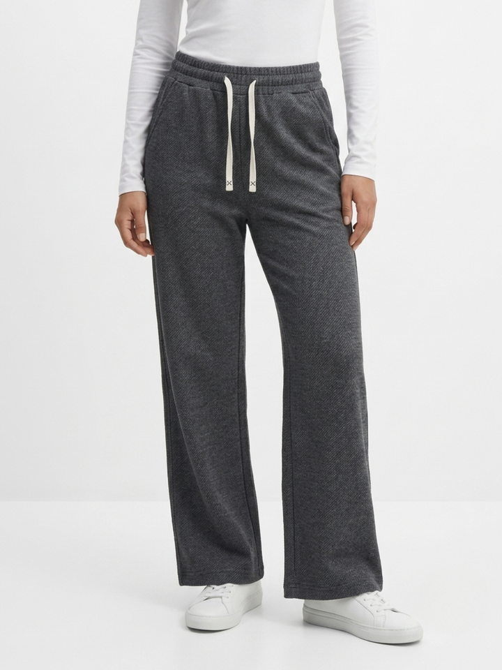 PANTALON CASUAL EN TELA CHOMPERA REMY GRIS