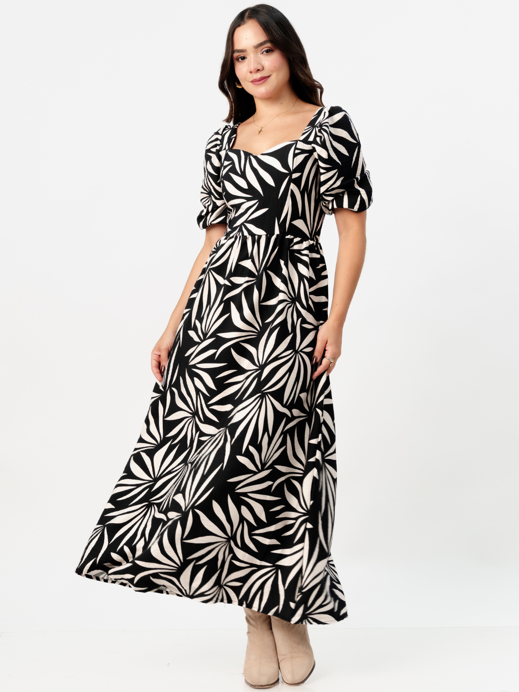 VESTIDO LARGO CON ESCOTE CORAZON FIORELLA NEGRO FLOREADO