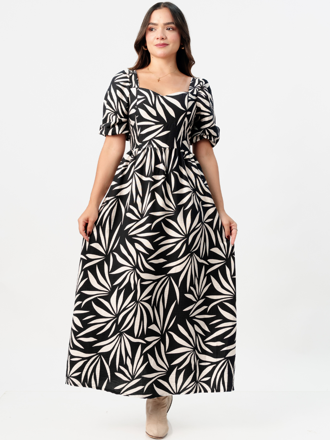 VESTIDO LARGO CON ESCOTE CORAZON FIORELLA NEGRO FLOREADO