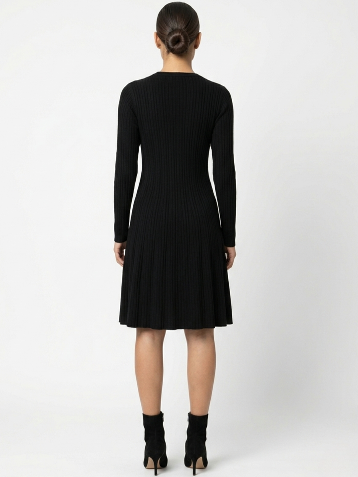 VESTIDO TEJIDO CON FALTA EN CORTE A JOANA NEGRO