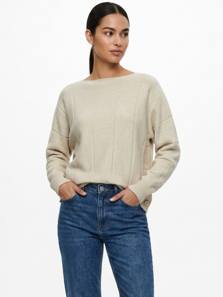 CHOMPA TEJIDA CON CUELLO OJAL AFRICA CREMA