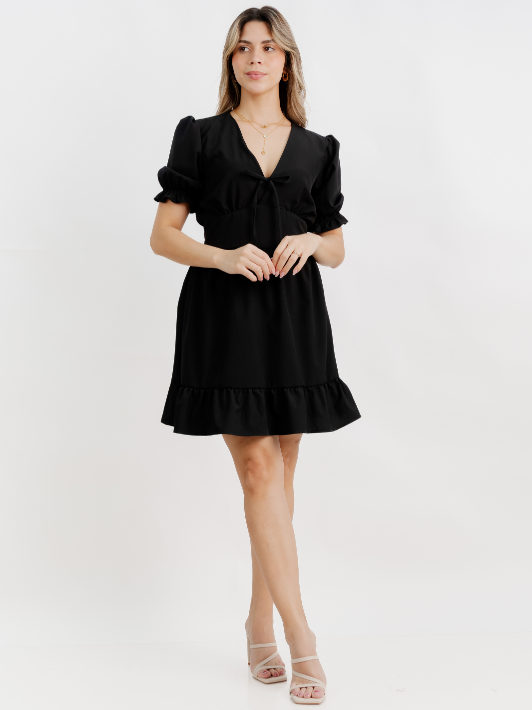 VESTIDO CORTO CON BOBO EN LA FALDA ARIEL NEGRO